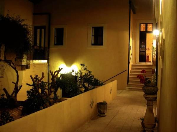 A la foto es mostra l'objecte Il Giardino Del Barocco situat a la ciutat de Noto.