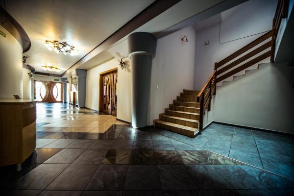A la foto es mostra l'objecte Hotel Ada situat a la ciutat de Mechnica.