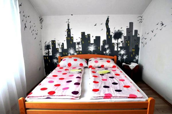 A la foto es mostra l'objecte Hostel Room situat a la ciutat de Banja Luka.