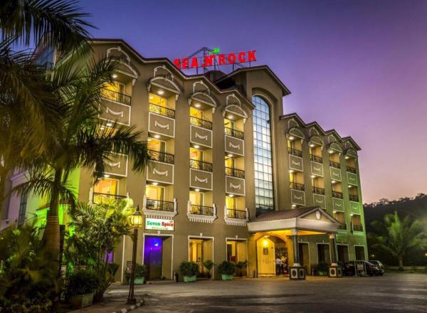 A la foto es mostra l'objecte Hotel Sea N Rock situat a la ciutat de Thane.
