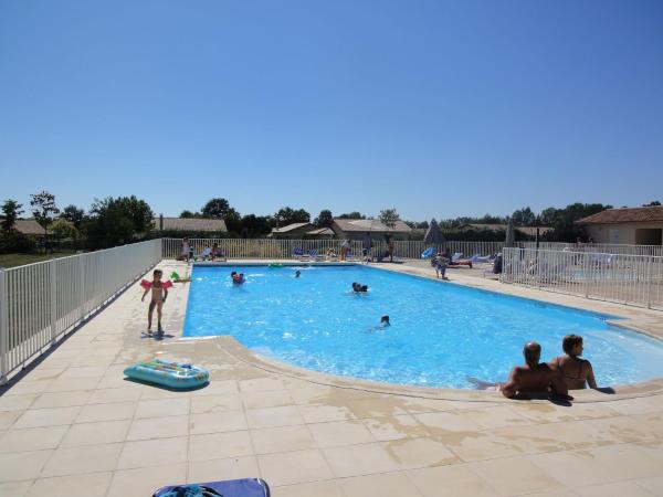 A la foto es mostra l'objecte Luxe villa in Les Forges with BBQ Garden situat a la ciutat de Les Forges.