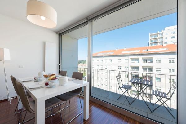 Lovelystay - Casas Brancas - Modern Apartment With Balcony & Free Private Parking - Porto