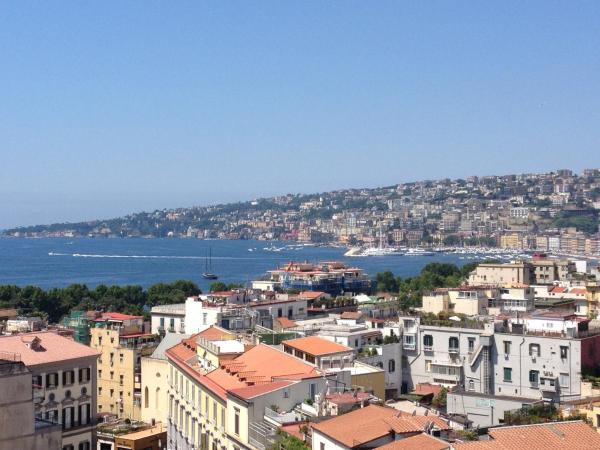 Na foto é possível ver o objeto Zen Terrace localizado na cidade de Naples.
