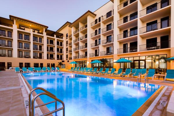 Na fotografii je vidět objekt Edge Hotel Clearwater Beach nacházející se ve městě Clearwater Beach.