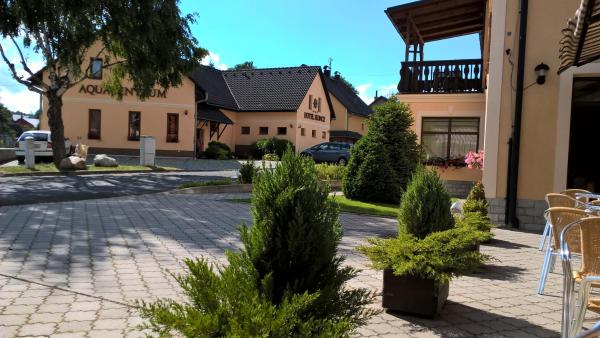 Na fotografii je vidět objekt Hotel Slunce nacházející se ve městě Rýmařov.