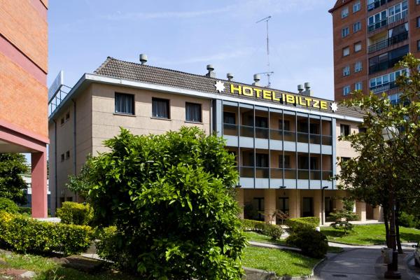 A la foto es mostra l'objecte Hotel Ibiltze situat a la ciutat de Aduna.
