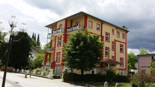 På billedet ses objektet Hotel Almrausch beliggende i byen Bad Reichenhall.
