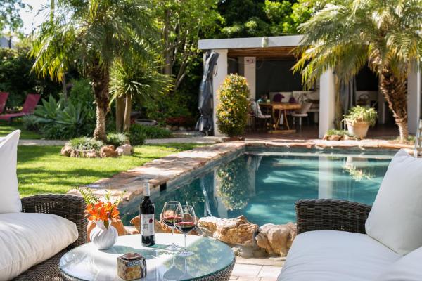 Gubas De Hoek Meet Eat Sleep - Western Cape