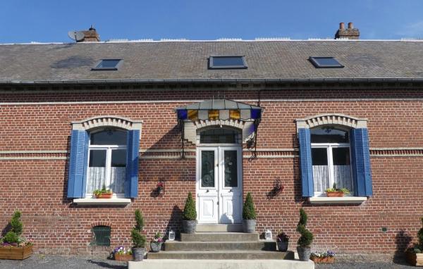 A la foto es mostra l'objecte Guillemont Halt situat a la ciutat de Maurepas.