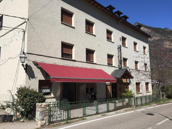 A la foto es mostra l'objecte Hostal Fondevila situat a la ciutat de Bohí.