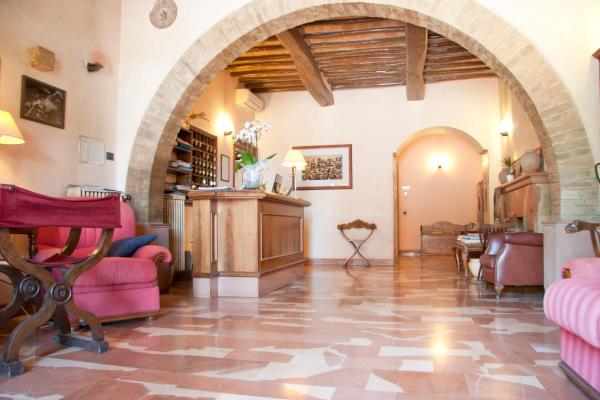 På billedet ses objektet Hotel Porziuncola beliggende i byen Assisi.
