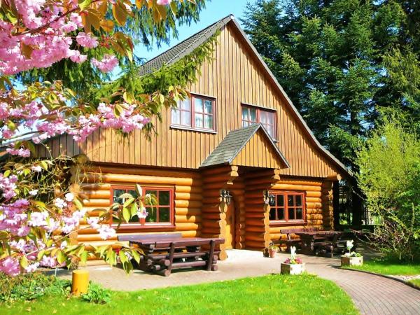 På bildet vises objektet Hotel Restaurant Baumhaus som ligger i byen Grundshagen.