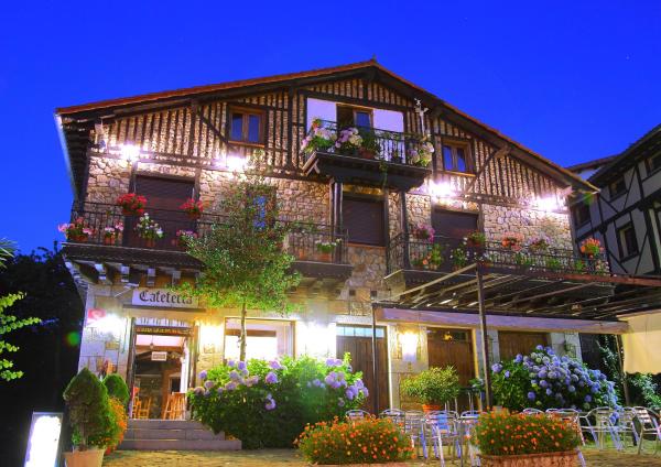 A la foto es mostra l'objecte Hostal San Blas situat a la ciutat de Cabezo.