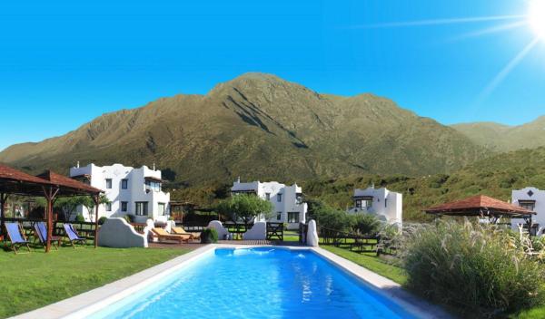 A la foto es mostra l'objecte Cabanas Las Maras situat a la ciutat de Capilla del Monte.