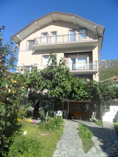 Nella foto è visibile l'oggetto Guesthouse Zimovski situato nella città di Peštani.