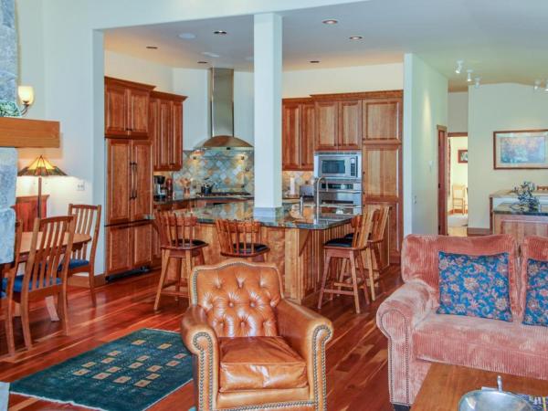 Foto 8: Legends - Simply Perfect Elkhorn Retreat
