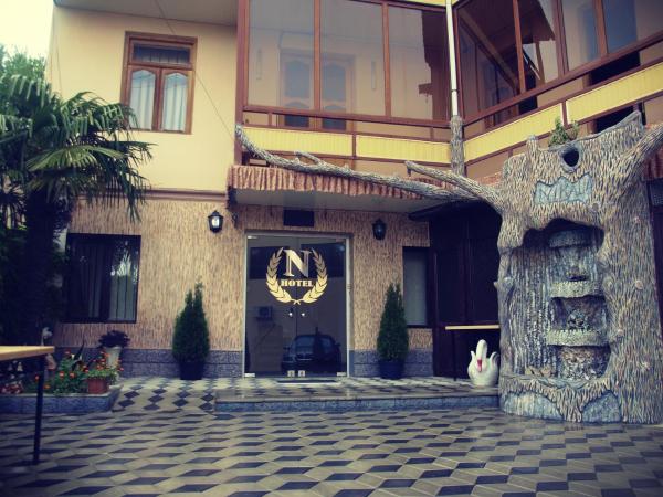 Na zdjęciu widoczny jest obiekt Hotel Nikala położony w mieście Ckaltubo.