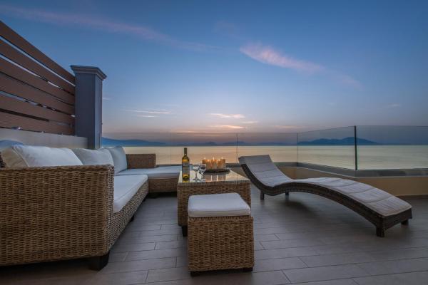 A la foto es mostra l'objecte Diamante Beachfront Suites situat a la ciutat de Sikéa.