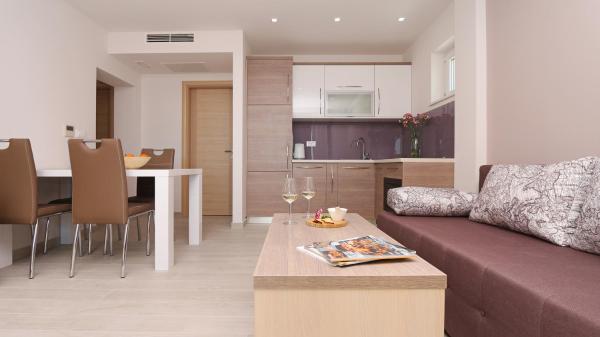 A la foto es mostra l'objecte Apartments Hermes situat a la ciutat de Tučepi.