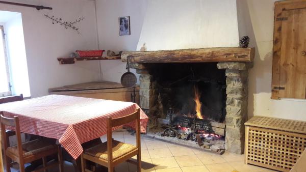 Kuvassa näkyy kohde Casa in sasso - Pietra di Bismantova, joka sijaitsee kaupungissa Poiano.