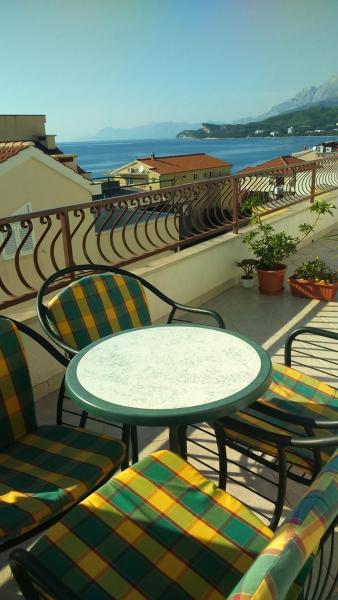 A la foto es mostra l'objecte Apartman Lea situat a la ciutat de Tučepi.
