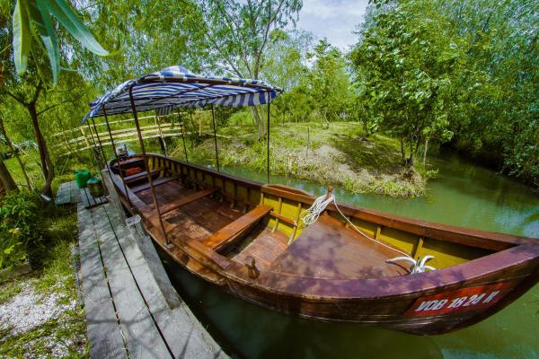 写真にはKiliya市にあるDanube Homesteadが写っています。