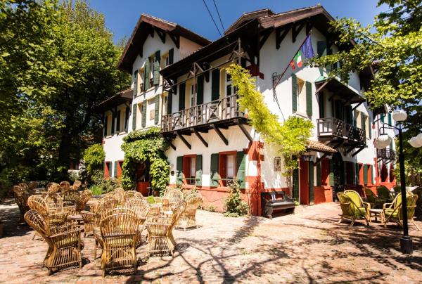 A la foto es mostra l'objecte Residenza d'Epoca Albergo Quattro Fontane situat a la ciutat de Quattro Fontane.