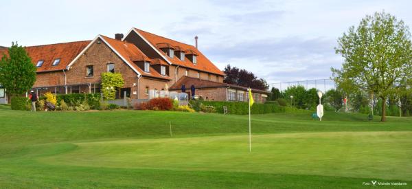 Na fotografii je vidět objekt Golf Hotel Mergelhof nacházející se ve městě Ten Eiken.