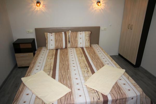 Na fotografii je vidět objekt Guest House Ivanovi nacházející se ve městě Banja.