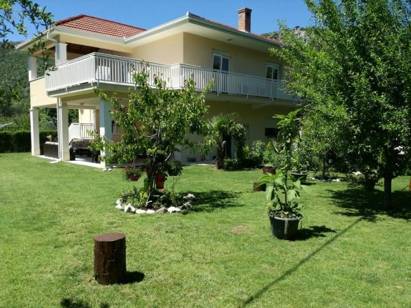 La photo montre l'objet Riverside Guesthouse situé dans la ville de Šurmanci.