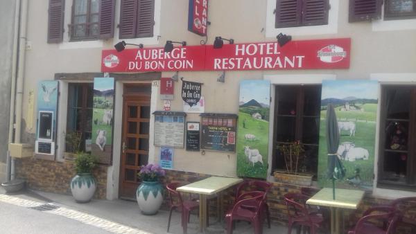 Na foto é possível ver o objeto Auberge Du Bon Coin localizado na cidade de Onlay.