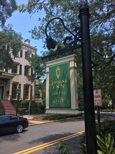 Na fotografii je vidět objekt Justine Inn Savannah nacházející se ve městě Savannah.