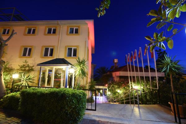 Na fotografii je vidět objekt Muz Hotel nacházející se ve městě Elikesik.