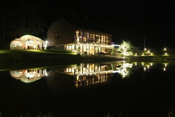 写真にはČiobiškis市にあるKernavės Pajautaが写っています。