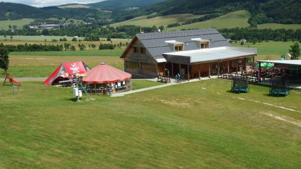 Na fotografii je vidět objekt Apartmany ve Skiresortu Bukova hora nacházející se ve městě Mlýnický Dvŭr.