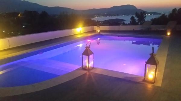 På bildet vises objektet Villa Dionysos som ligger i byen Pláka.
