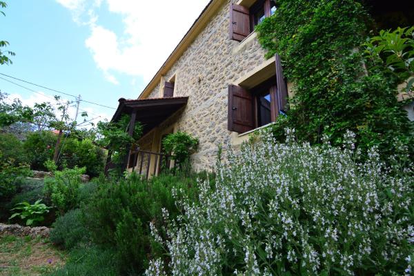 A la foto es mostra l'objecte Εν Αρχή - En Arhi situat a la ciutat de Kalianoi.