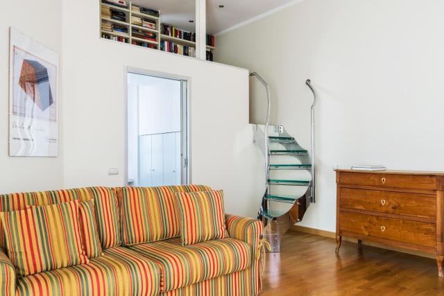 Via Rusconi 10 - byMyHomeinComo