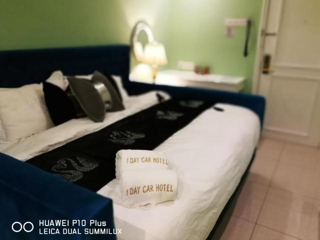 1 Day Car Hotel Station 18