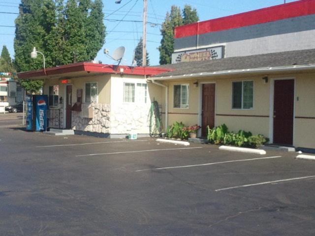 Aaron Motel