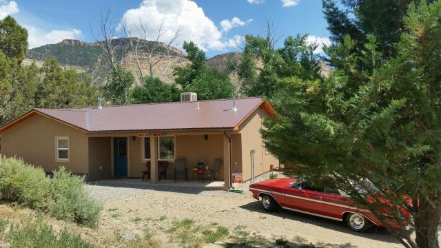 Grizzly Roadhouse Bed and Breakfast