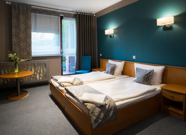 Hotel Restauracja Tawerna Gliwice - duży parking gratis