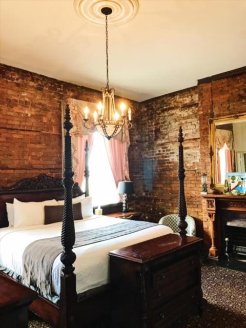 Lafitte Hotel & Bar