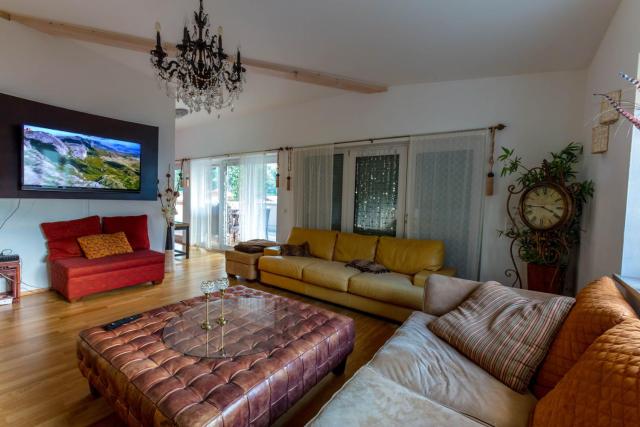 Deluxe Loft Mountain View