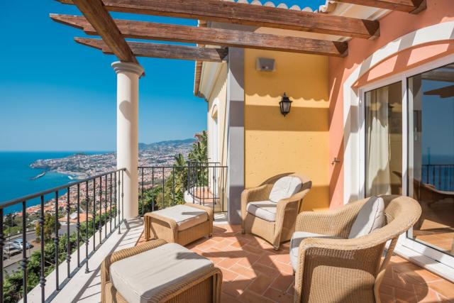 Luxury One Bedroom Palheiro Village by Holiday Rental Madeira