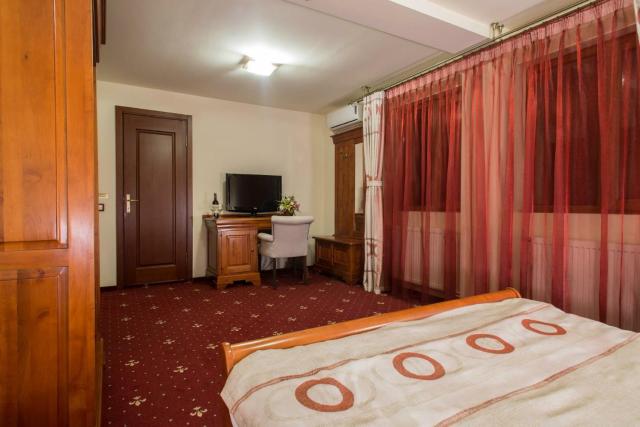 Red Hotel