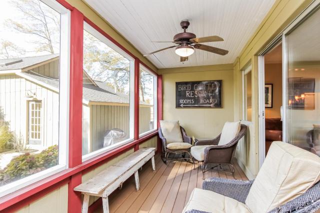 Screened porch pt water views hot tub walk to Saug