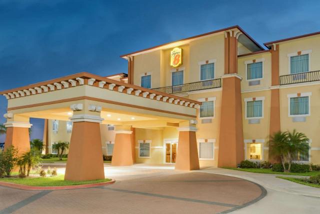 Super 8 by Wyndham Hidalgo at La Plaza Mall & Mcallen Airport