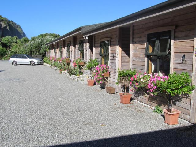 Punakaiki Rocks Hotel & Garden Bar