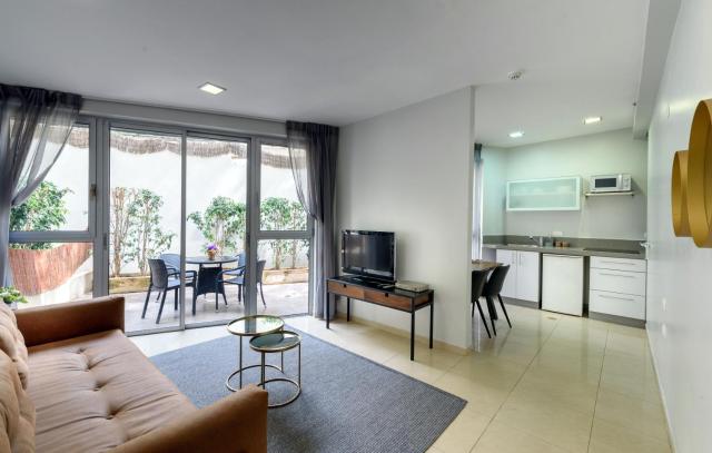 Sea Land Suites - by Echo Hotels